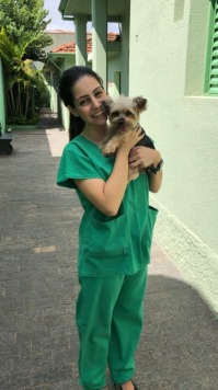 Carolina Bombonatti, Médica Veterinária. Vacinação em casa!